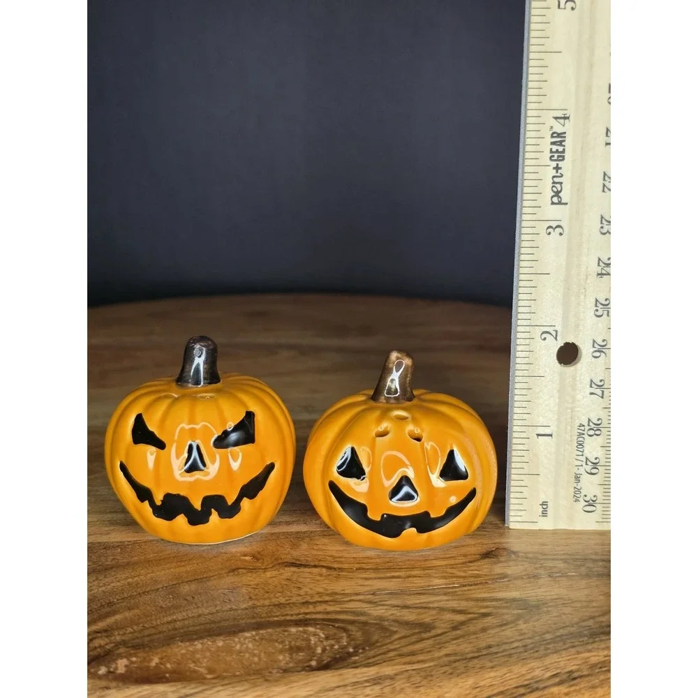 Halloween Jack O Lantern Salt and Pepper Shakers Ceramic Pumpkin Faces Set 2